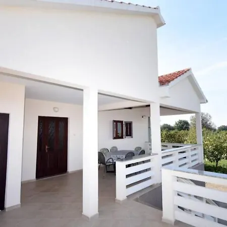 Holliday House Eni Zadar * Vrsi
